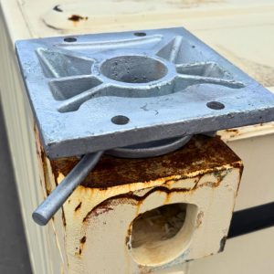 TWI-071 ROOF MOUNTED BOLTABLE TWISTLOCK